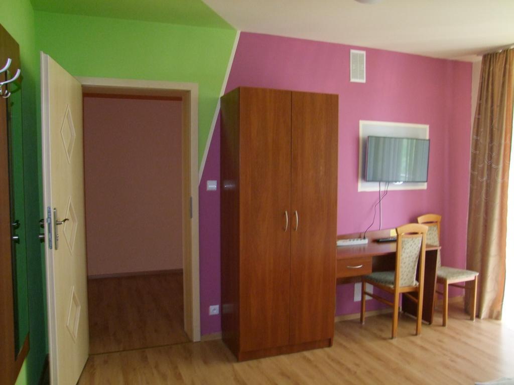 Homestay Warnenczyka 85A Bezplatny Parking, Faktura, Prywatna Lazienka, Klimatyzacja Rzeszow