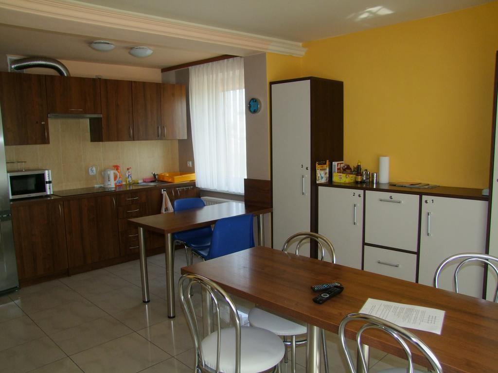 Warnenczyka 85A Bezplatny Parking, Faktura, Prywatna Lazienka, Klimatyzacja Homestay