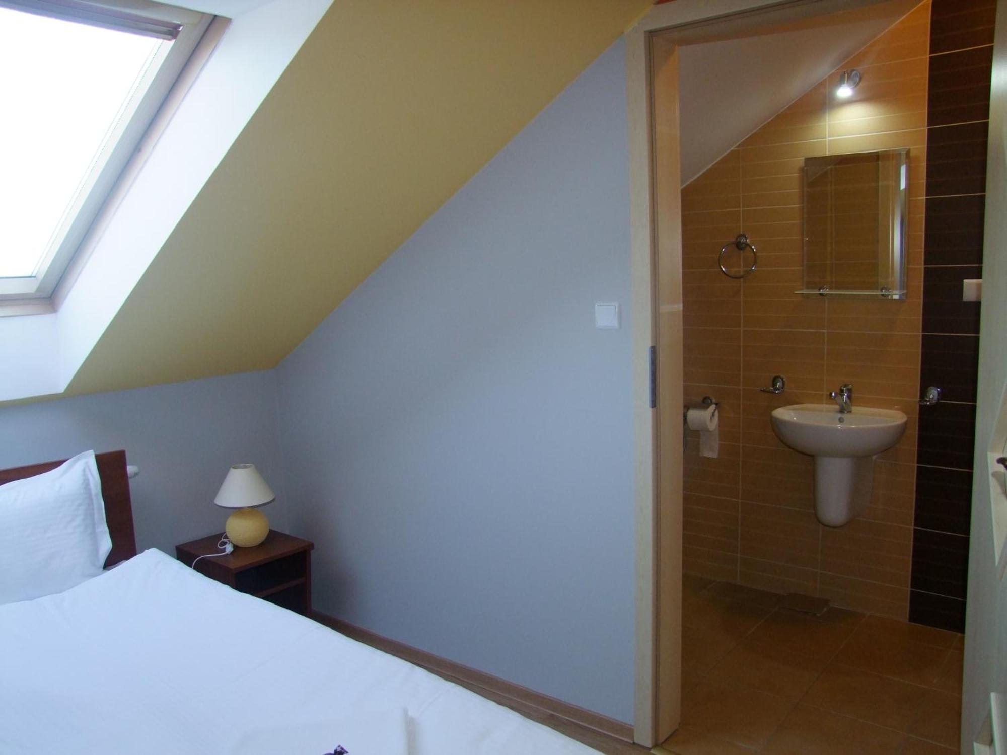 Warnenczyka 85A Bezplatny Parking, Faktura, Prywatna Lazienka, Klimatyzacja Homestay